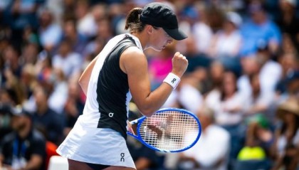 斯瓦泰克2-0横扫亚历山德洛娃，取大满贯11连胜晋级美网八强